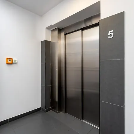 Grzegorzki Comfy By Bookinghost *