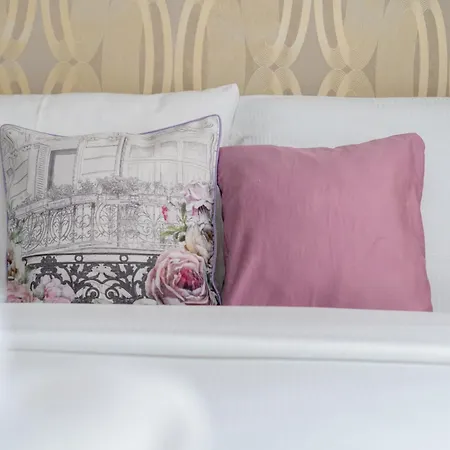 Grzegorzki Comfy By Bookinghost